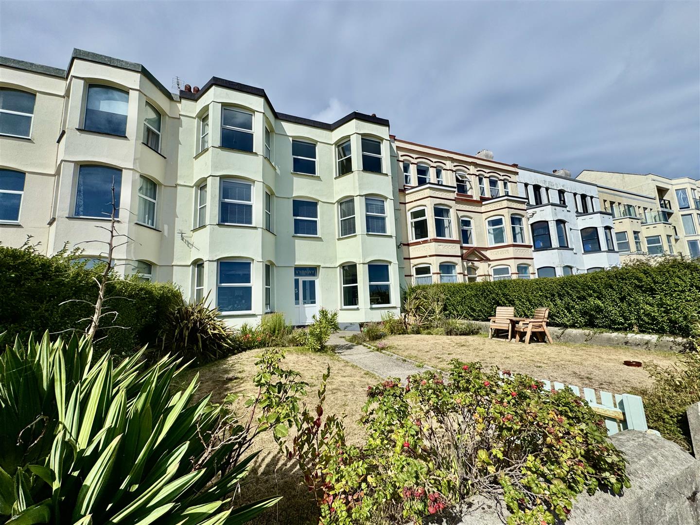 5 West End Parade, Pwllheli
